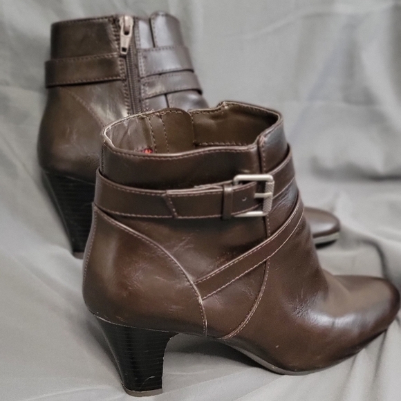 Lifestride Ankle Boots- Yoyo Faux Leather Zip Up Booties- Size 9M - Picture 2 of 7